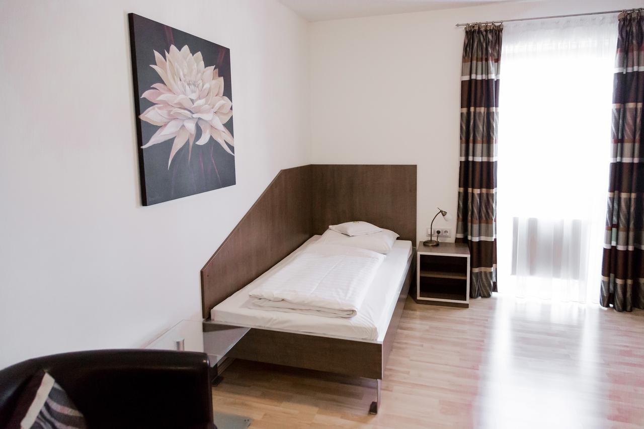 Aparthotel Othello Dingolfing Buitenkant foto